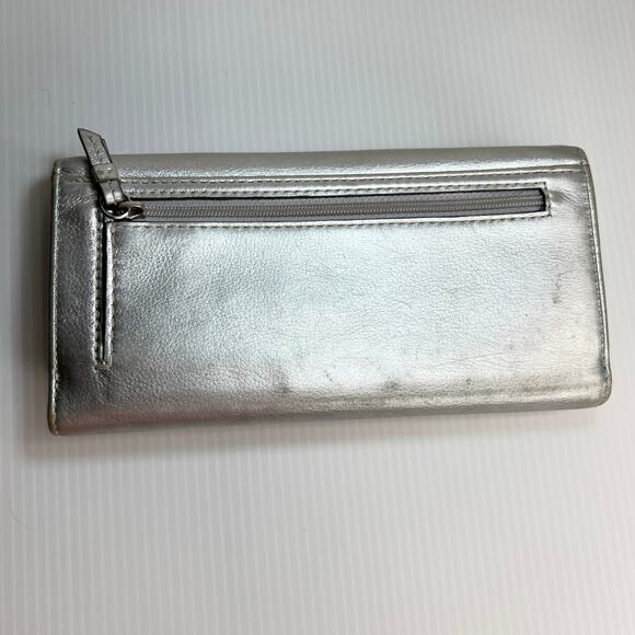 Coach Pleated Silver Metallic Leather Full Size Trifold Checkbook Wallet - Picture 3 of 6